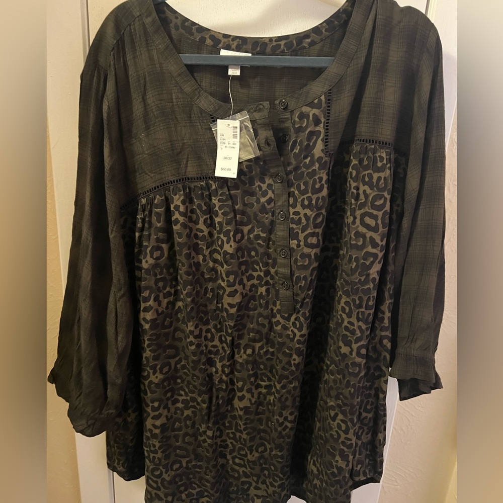 Avenue NWT leopard and plaid mix blouse Size 30/32